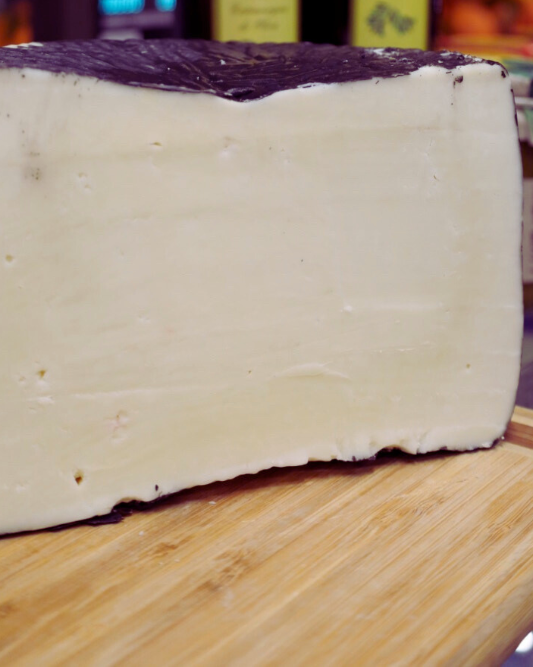 Pecorino mit Schwarzkohle (Schafskäse)